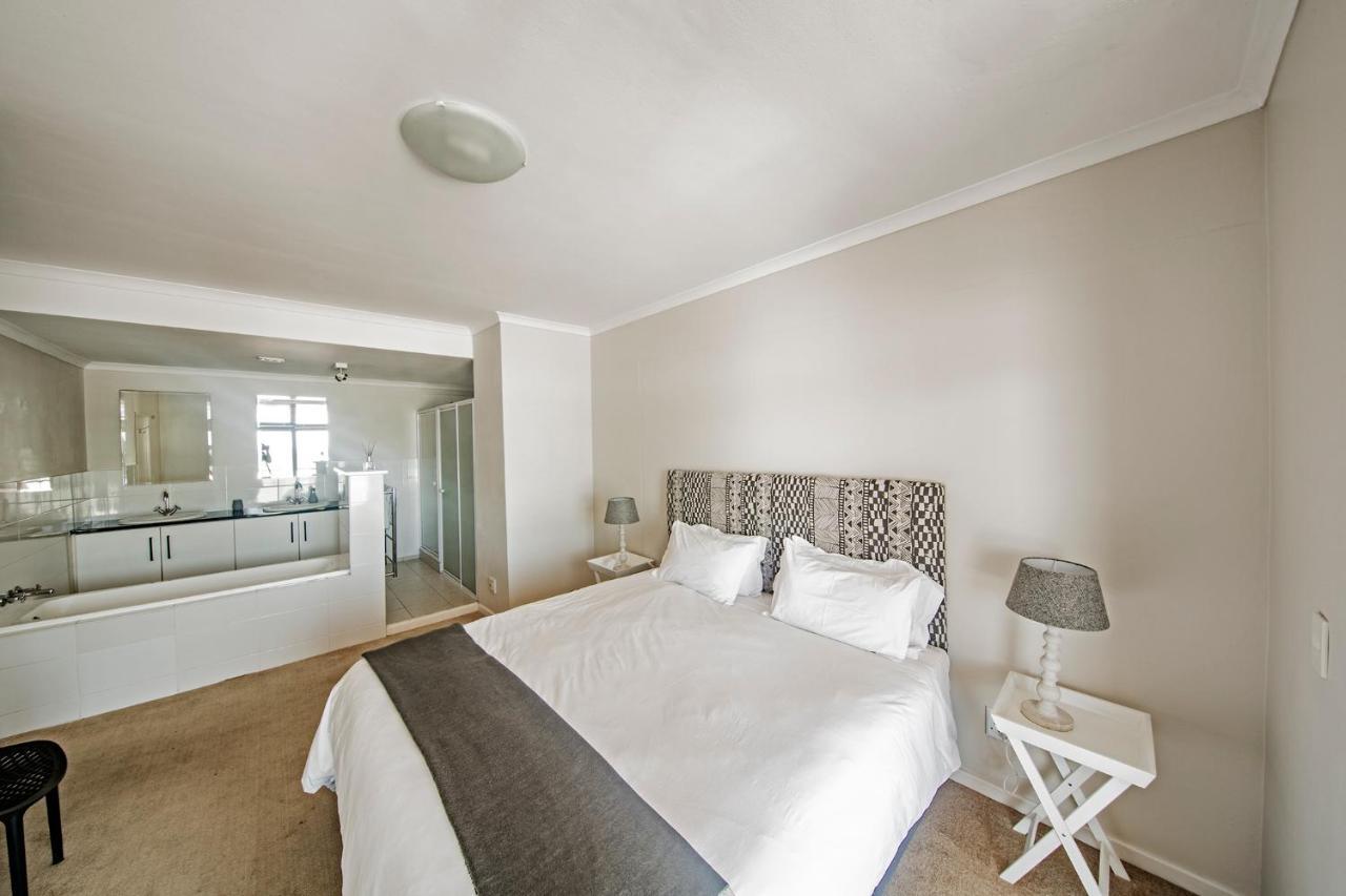 Surferscorner Self Catering Apartments Muizenberg Ngoại thất bức ảnh