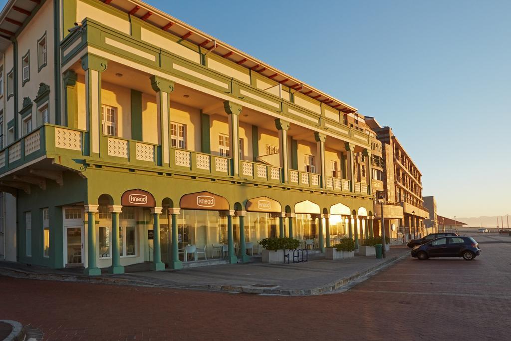 Surferscorner Self Catering Apartments Muizenberg Ngoại thất bức ảnh