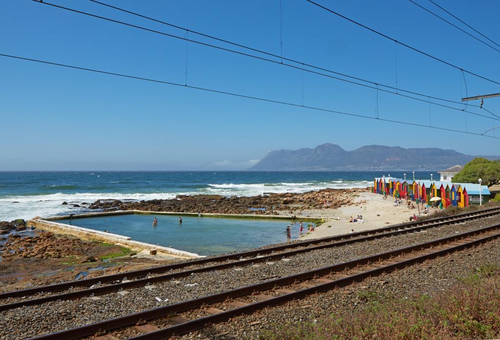 Surferscorner Self Catering Apartments Muizenberg Ngoại thất bức ảnh