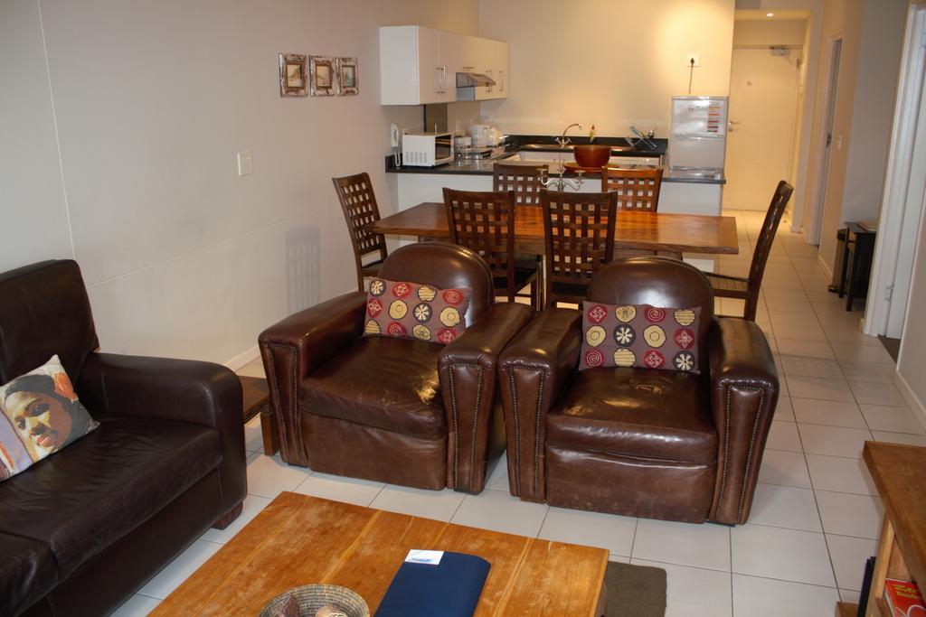 Surferscorner Self Catering Apartments Muizenberg Ngoại thất bức ảnh