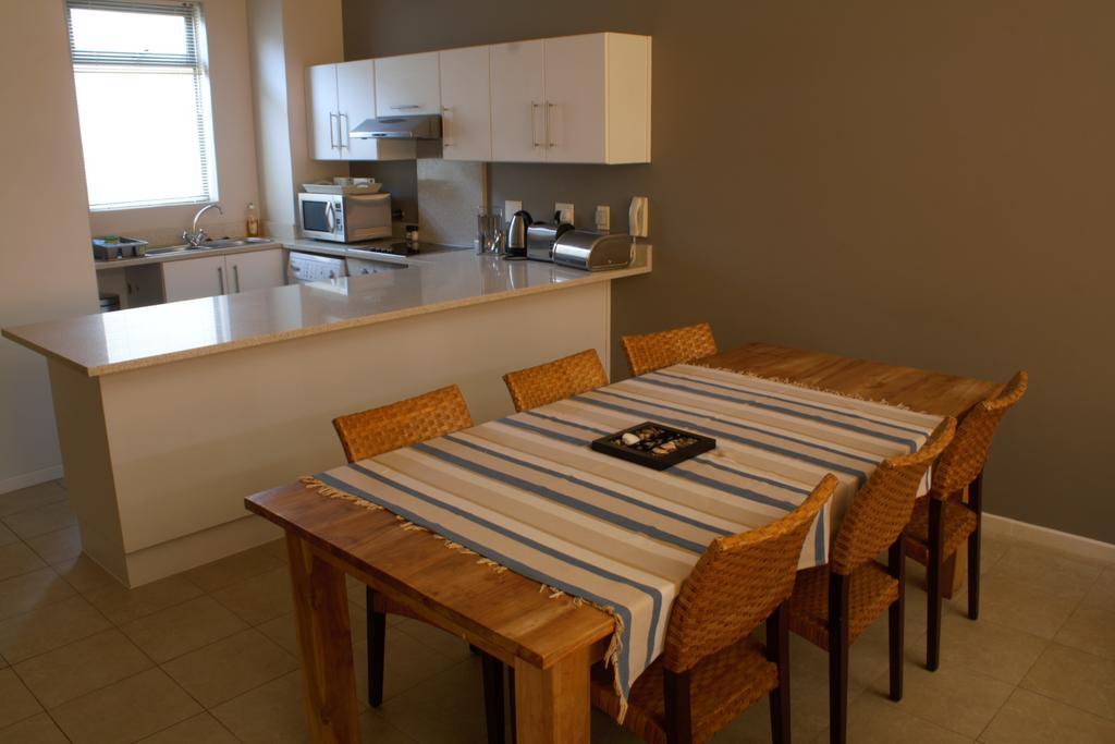 Surferscorner Self Catering Apartments Muizenberg Ngoại thất bức ảnh